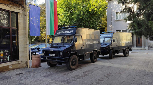 Жандармерия обгради сградата на Община Пловдив, тече проверка