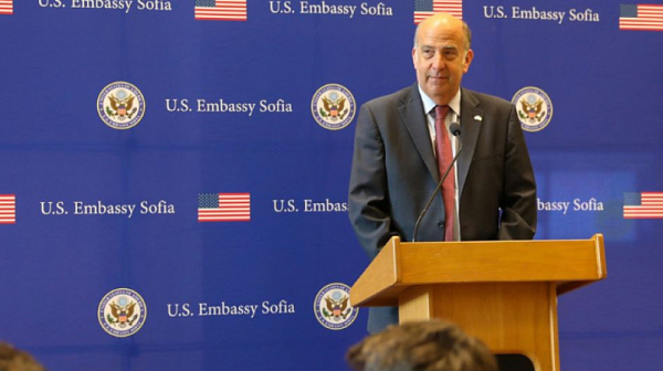 Посланикът на САЩ в България: Не се намесваме във вътрешната политика, не казваме на хората какво да правят