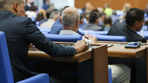 НС одобри бюджета на ДОО за 2026 г., срокът до второ четене – намален до 4 дни