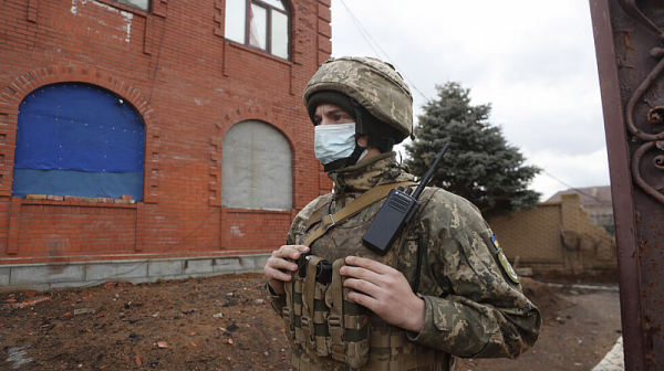 Напрежението в Донбас остава високо. Зеленски мобилизира запасняците