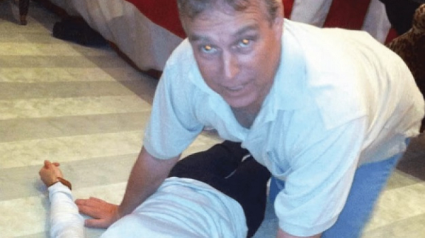 Великобритания нарече снимка на брата на крал Чарлз „смущаваща“