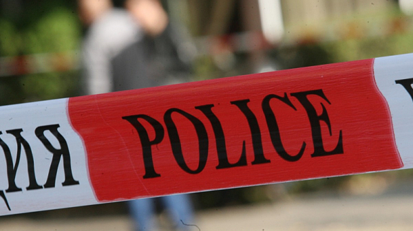 Клиент намушка таксиметров шофьор по време на нощен курс в Разградско