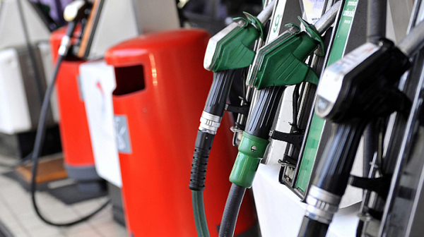 Горивата поевтиняват, еврото по бензиностанциите не стига за ресто