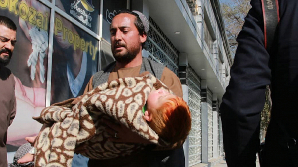 Най-малко 19 души са убити при самоубийствен атентат в болница в Кабул