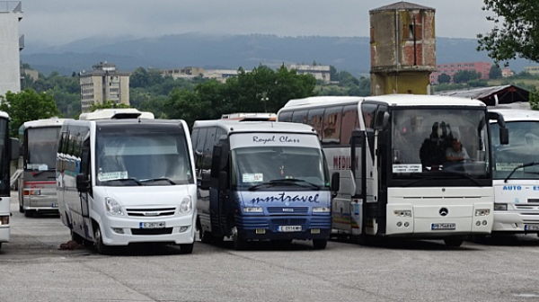 Автобусни превозвачи и хотелиери излизат на протест