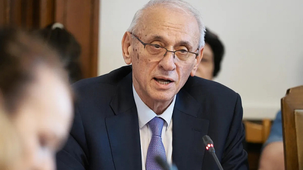 Здравната комисия прие на първо четене три законопроекта за лекарските заплати