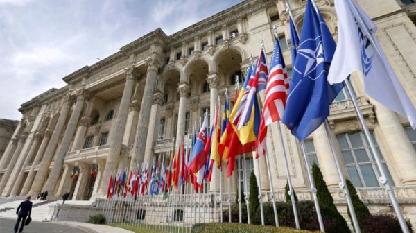 Шест месеца, шест вота на недоверие: Румънското правителство оцеля