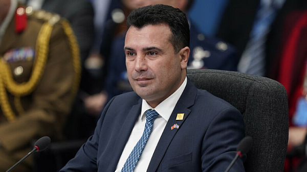 Измъкване: Заев остава премиер заради споровете с България