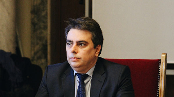 Министър Василев: България предложи на ЕС намаляване наполовина акциза на горивата