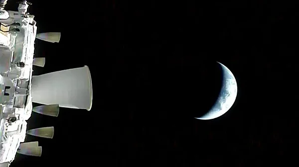 Какво се случва в космоса: „Орион“ започва първия си пълен ден извън Земята