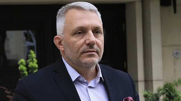 Адв. Хаджигенов: Ние нашата Конституция не можем да пипнем, ще променяме македонската