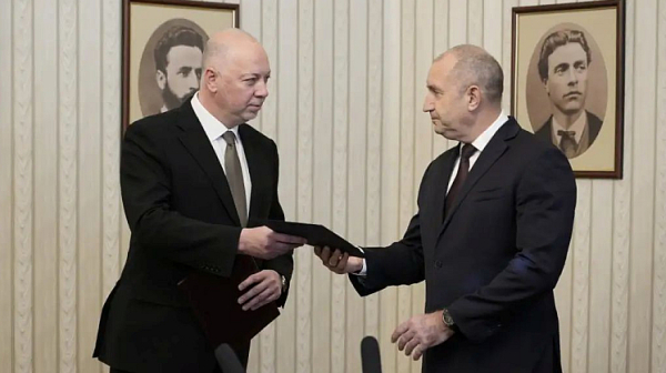 Президентът връчи първия мандат за кабинет, ГЕРБ го върна на минутата