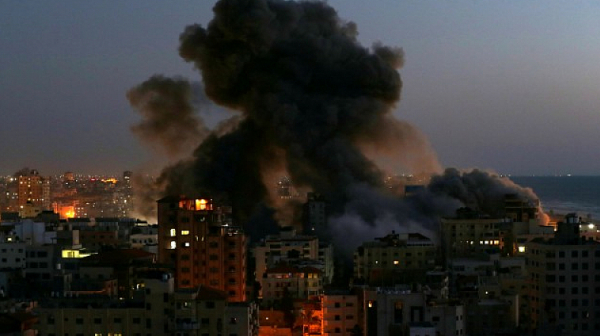 Израелски ракети разрушиха сградата на АП и ”Ал Джазира” в Газа