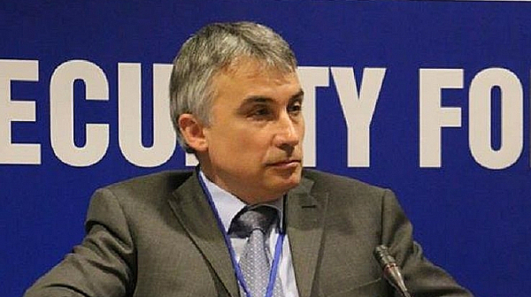 Анализаторът Пл. Димитров: Как БСП ще обясни на избирателите си коалиция с  „войнолюбците“ от ДБ и ПП