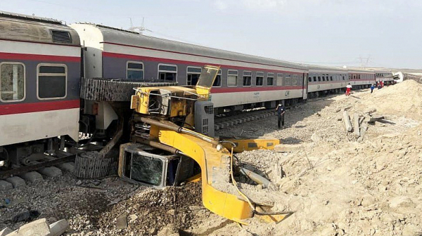 При дерайлиране на влак в Източен Иран са загинали най-малко 17 души