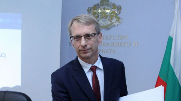 Проф. Николай Денков се отчете за свършеното в МОН. Няма да е в служебния кабинет