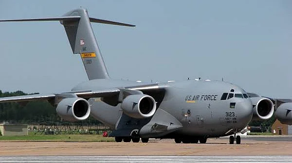 Times: САЩ прехвърлят военни самолети във Великобритания