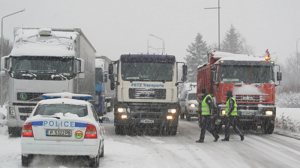 Пътна полиция: Шофьорите трябва да са готови за зимни условия