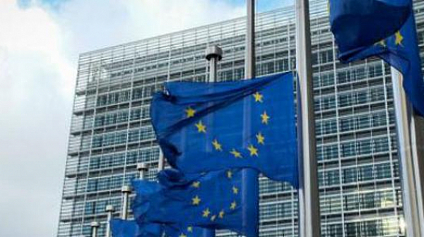 Евробарометър отчита спад на доверието на българите към членството в ЕС