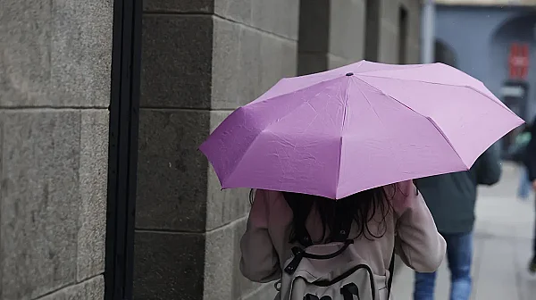 Разкъсана облачност в петък, вечерта започват валежи