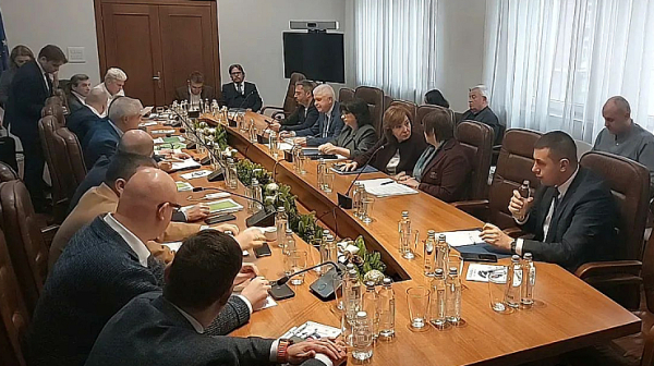 Ключова комисия прие  удължителния закон за бюджета