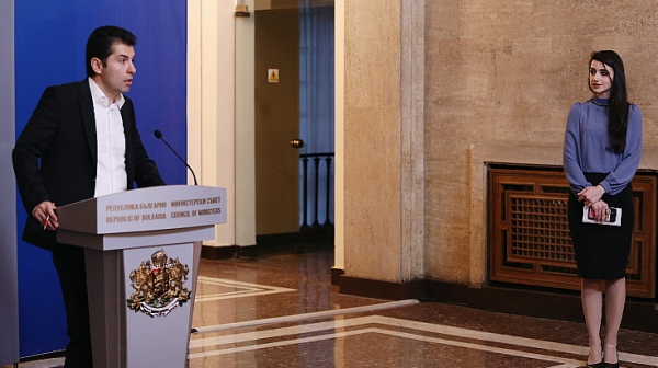 Кирил Петков и хората му “родиха” фалшиви новини от инспекцията на границата