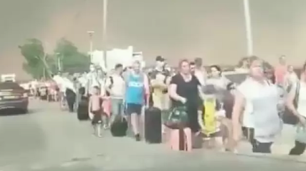 Над 30000 туристи евакуираха от горящия Родос