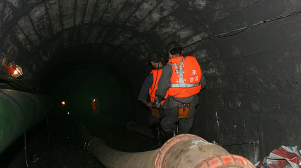1500 души работят денонощно за спасяването на китайските миньори