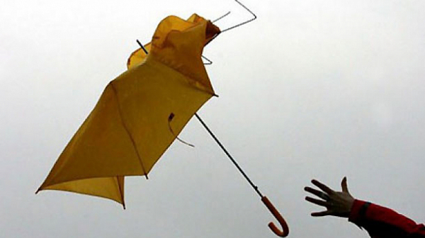 Не заравяйте чадъра! Синоптиците прогнозират валежи, вятър и условия за градушки