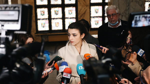 Лена Бориславова: Отговорността в парламента и извън него е огромна, проблемите вътре и вън - също