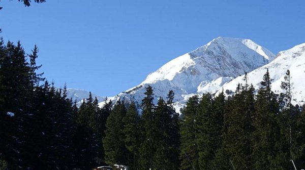 Добри условия за туризъм в планините, снежната покривка е до 15 см