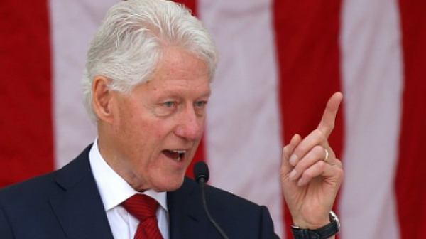 Бил Клинтън пред RTE: Съжалявам, че накарах Украйна да се откаже от ядрените си оръжия през 1994 г.