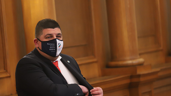 Иво Мирчев призова Маринов и Терзийски да подадат оставки. Те мълчат