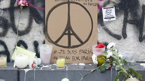 ​В Париж почитат паметта на жертвите на атентатите от 2015 г.
