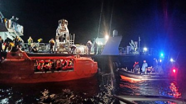 Спасиха двамата шофьори, заклещени на горящия ферибот в Йонийско море
