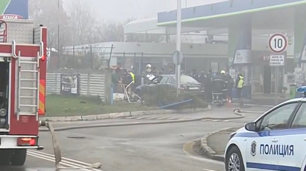 Кола се заби в газопровод на бензиностанция на „Цариградско шосе“