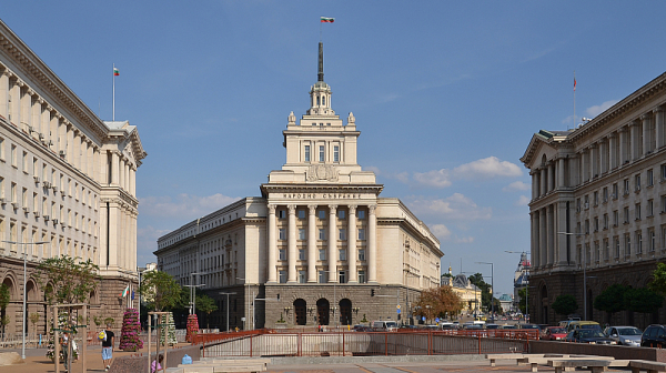 Парламентът не успя да заработи при първия опит за регистрация