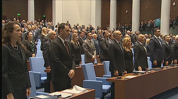 239 депутати се регистрираха в зала и положиха клетва: Започна 52-ото НС