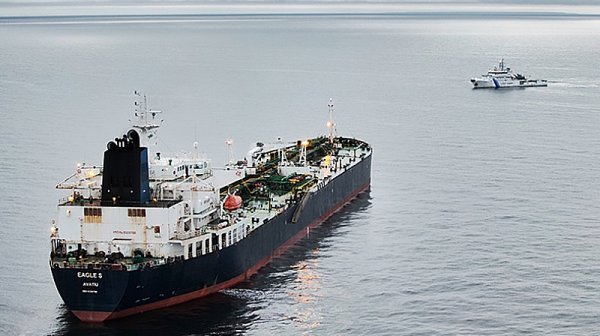 Сблъсък на два танкера край Истанбул: Спасителни екипи на място