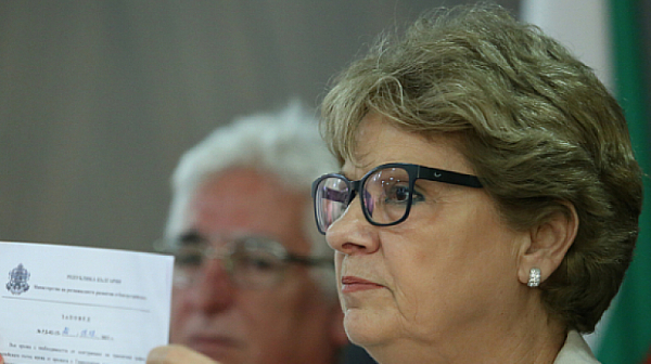 Виолета Комитова е за правителство с първия мандат.  Готова е да бъде министър, а Стефан Янев премиер
