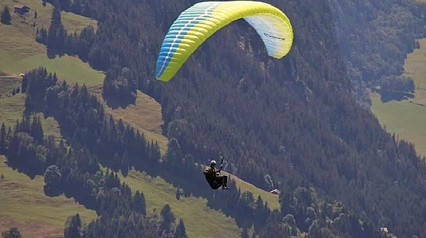 Спасиха парапланерист от 20-метров бор в Осогово, напомня за рисковете в планината