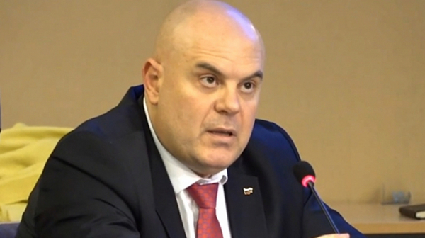 Гешев пита институциите в ЕС: Защо Сърбия не дава Цветан Василев?