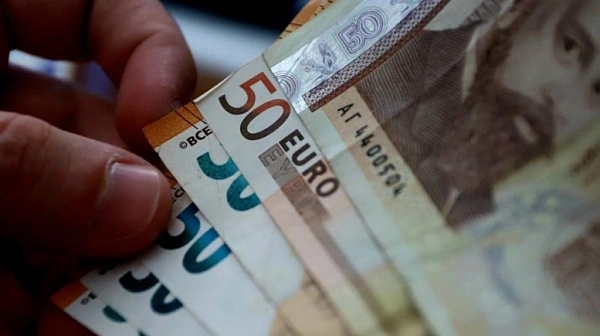 Ресто в лев крайно изключение, иначе е тежко нарушение. Нямат право да връщат в каквато валута преценят