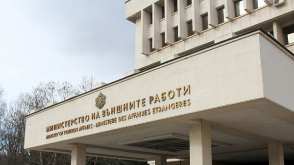МВнР е изпратило три ноти на правителството на РСМ за пристигането на българската делегация в Скопие