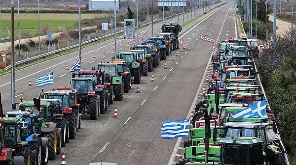 Гръцките фермери разхлабват блокадите до срещата с премиера в понеделник