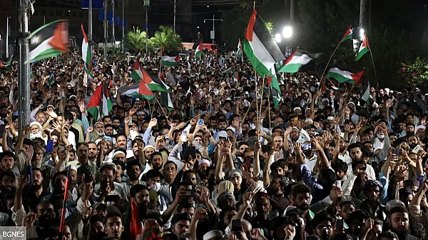 Техеран втвърдява тона: Смъртни присъди за протестиращите