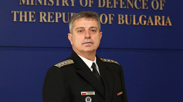 Адмирал Емил Ефтимов е новият началник на отбраната