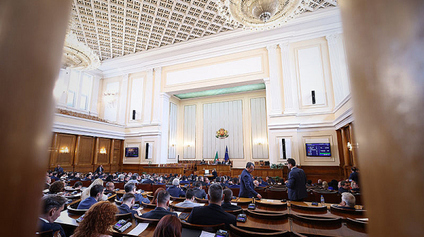 Промените в закона за правомощията на особения управител на „Лукойл“ минаха и на второ четене