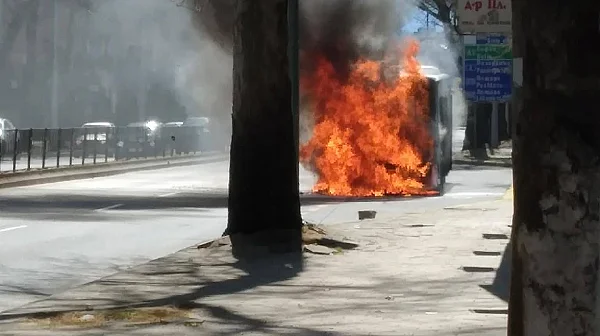 Бърза реакция спаси пътници: Шофьор евакуира 20 души от горящ автобус в Пловдив