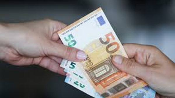 Пенсионери взимат по 3,5 евро на час с работа, за която в Германия дават по 14 евро